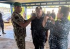 Militair Farley Pinas bevorderd tot sergeant na moedig optreden bij steekpartij