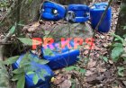 Politie vindt na tip 5 jerrycans met vermoedelijk kerosine in omgeving Mozeskreek, Sipaliwini