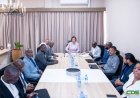 President en Grassalco bespreken kwestie rivierverontreiniging; vraagt om terughoudendheid