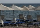 Opmerkelijk – Man (82) overlijdt na gevecht met 76-jarige man om ligstoel op Grieks strand