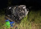 Auto slaat over de kop aan Kennedyweg, bestuurder overleden