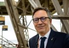 Wegsturen vrouwelijk personeel kost directeur Eiffeltoren zijn baan