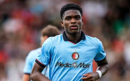Jerayno Schaken (17) schrijft voetbalgeschiedenis in Nederland