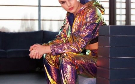 Famke Louise viert tienjarig jubileum met grootste soloshow in carrière