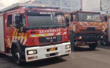 Vuur van begraafplaats slaat over: houten woning volledig in de as