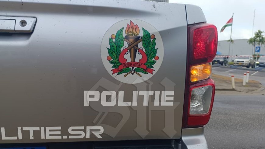 Gewapende overvaller rukt sieraden van klant in Suribet-shop