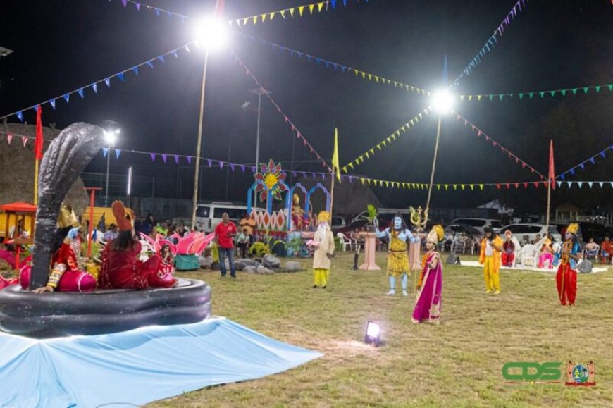 President bij start Ramlila-week: ‘We moeten elkaar steeds beter leren kennen’