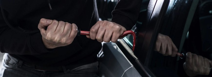 Groot bedrag gestolen uit auto Leo Brunswijk