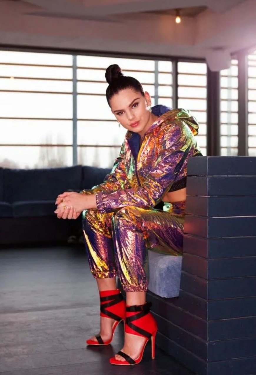 Famke Louise viert tienjarig jubileum met grootste soloshow in carrière