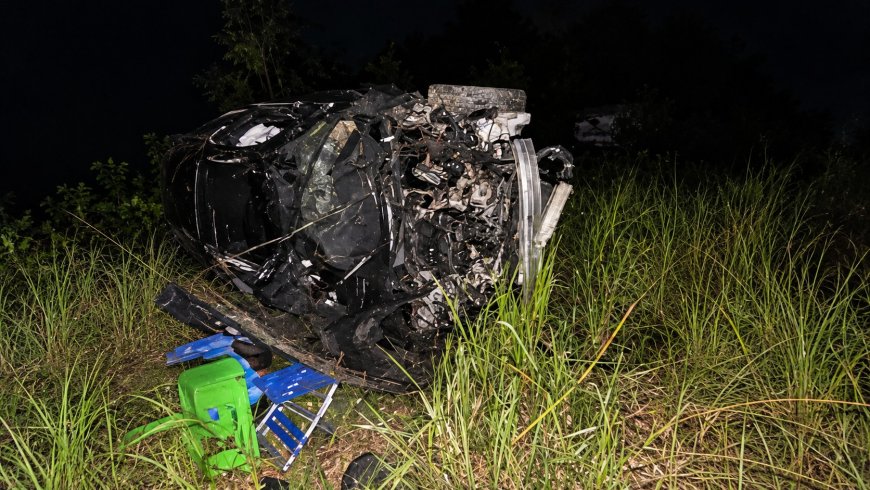 Auto slaat over de kop aan Kennedyweg, bestuurder overleden