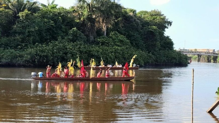 Cotticarivier ‘danst’ op ritme van ‘Poolo boto’