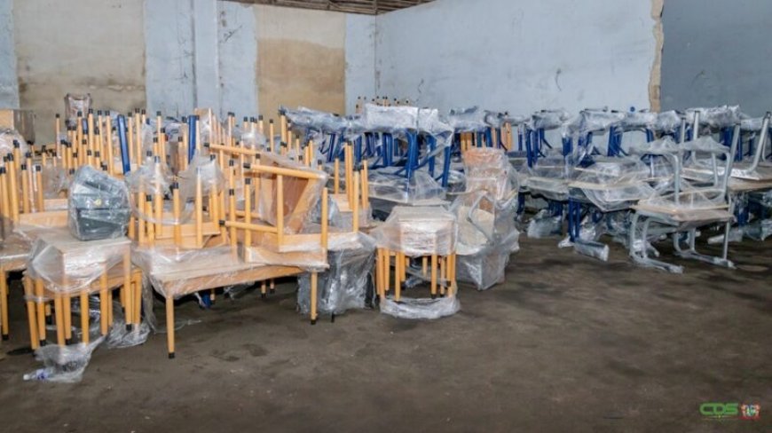Particulier initiatief zorgt voor 21 containers met schoolmateriaal