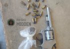 Revolver, 33 scherpe patronen en ruw goud aangetroffen in auto bij controlepost Klaaskreek