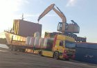 Volledige lading 385 ton illegaal ingevoerde rijst onder politiebewaking bij FAI