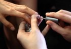 Peru wil nagellak en korte rokjes op scholen verbieden