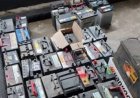 Jonge ondernemer kiest voor een eerlijke hossel met autobatterijen en koper