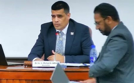 Adhin weerspreekt VHP over spreekrecht Ramsukul en kondigt nieuwe regeling aan