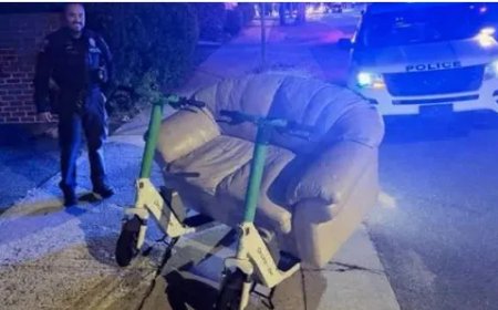 Politie ziet twee mannen op rijdende bank