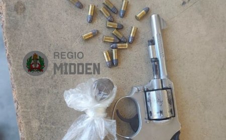 Revolver, 33 scherpe patronen en ruw goud aangetroffen in auto bij controlepost Klaaskreek
