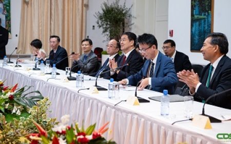 Chinese delegatie bespreekt verdere samenwerking met president Simons
