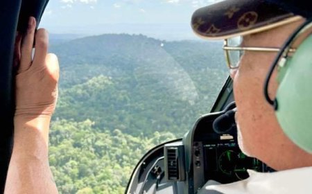 SANTOKHI IN CONTACT MET BOUTERSE TIJDENS VLUCHT