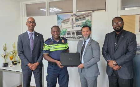 Interpol schenkt KPS computer hardware en speciale software