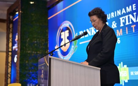 Simons wil banken meer laten investeren in Surinaamse economie