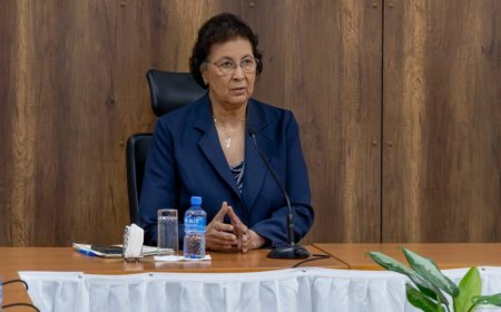 Simons wil strengere regels voor digitaal bankieren in Suriname