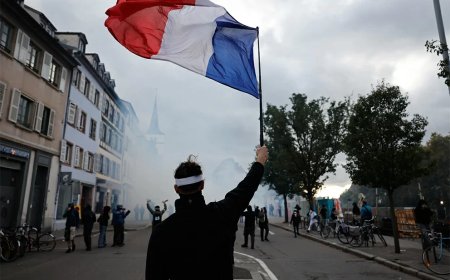 Honderdduizenden Fransen protesteren tegen hoge kosten en verslechterend onderwijs