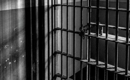 Jaloezie eindigt in ziekenhuisopname: vrouw gooit hete olie over vriend