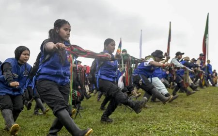 Colombiaanse inheemse ‘guard’ protesteert fel tegen het programma van de nieuwe president