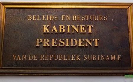 SWM overhandigt strategisch masterplan voor drinkwatervoorziening aan president