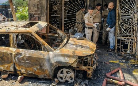India: Man steekt auto in brand vanwege vervelend alarm