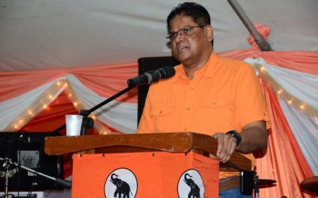 BESCHOUWING — Machtsstrijd VHP: Achaibersing, Gajadien of toch iemand anders?