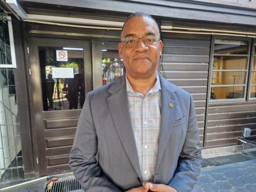 Rijstimporteur B. Ramadhin trekt rechtszaak tegen staat op laatste moment in
