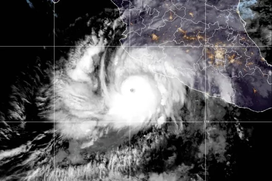 Orkaan Simon bereikt categorie 4 en bedreigt westkust van Mexico