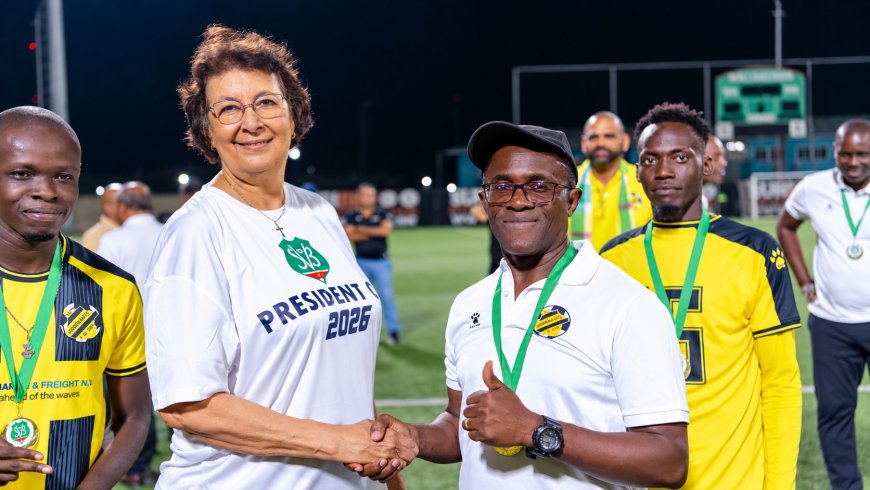 Voorwaarts wint President’s Cup en ontvangt US$ 15.000 van president Simons