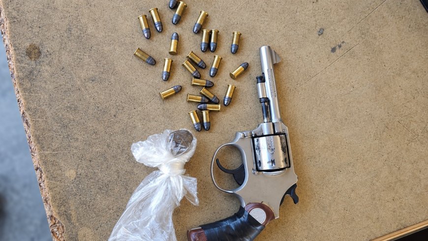 Man met revolver, 33 scherpe patronen en illegaal goud aangehouden bij Klaaskreek