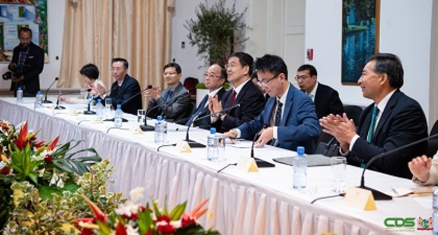 Chinese delegatie bespreekt verdere samenwerking met president Simons