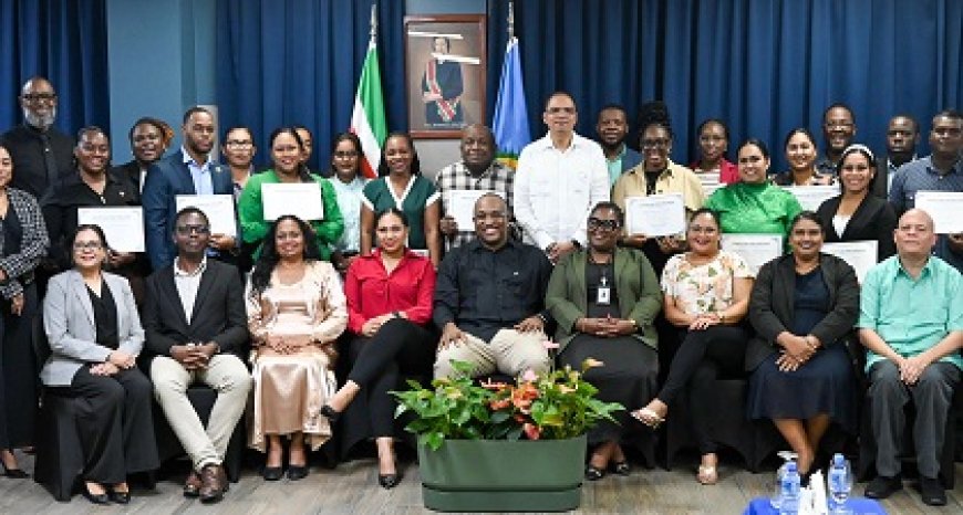 Diplomaten instituut rondt consulaire training af met certificaatuitreiking