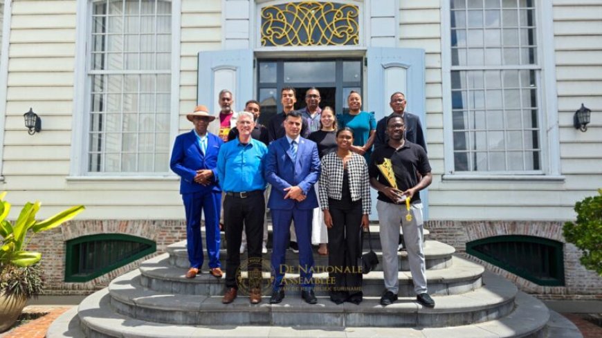 Adhin en Lösche willen erkenning van korfbal in Suriname bevorderen