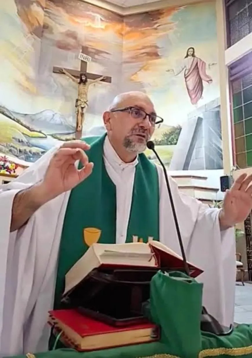Priester in Ecuador gedood door vallend kruisbeeld tijdens live uitgezonden mis