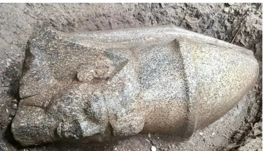 Man vindt steen en ontdekt 3.300 jaar oude Egyptische schat
