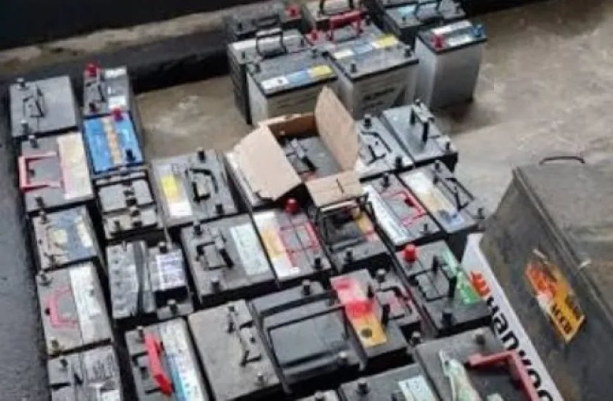 Jonge ondernemer kiest voor een eerlijke hossel met autobatterijen en koper