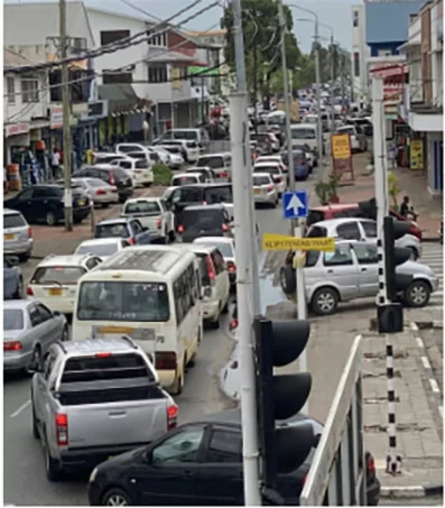 Omhoog hekelt verkeerschaos: Paramaribo is een karaktertest geworden