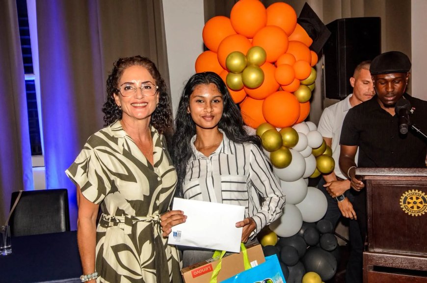 Twee leerlingen uit Nickerie winnen Rotaryprijzen