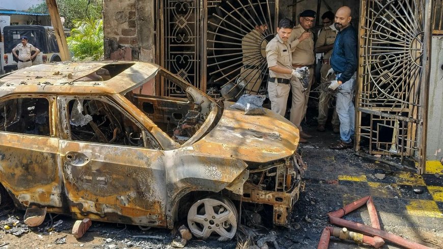 India: Man steekt auto in brand vanwege vervelend alarm